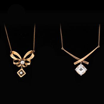 COLLIER, 2st, 18k guld bla med bergkristall, bla Stigbert. Totalvikt 12,1g.
