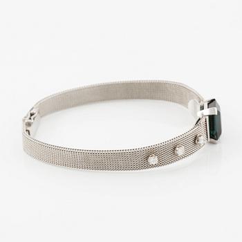 Armband 18K vitguld med en fasettslipad turmalin och runda briljantslipade diamanter.
