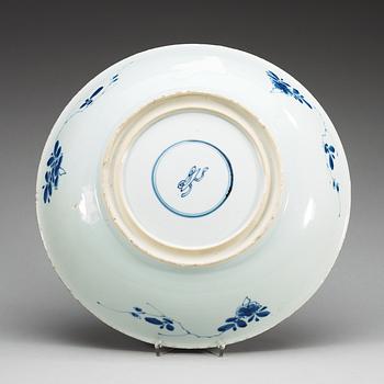 A blue and white dish, Qing dynasty, Kangxi (1662-1722).