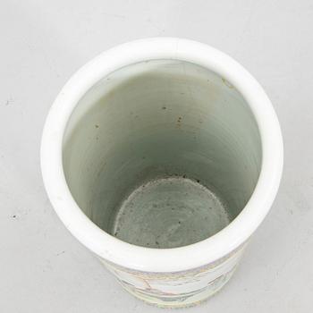 Umbrella stand/floor vase China 20th century porcelain.