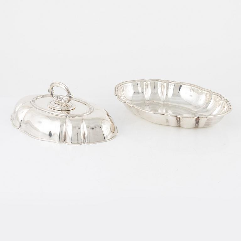 K Anderson, a silver deep dish with lid, Stockholm 1924.