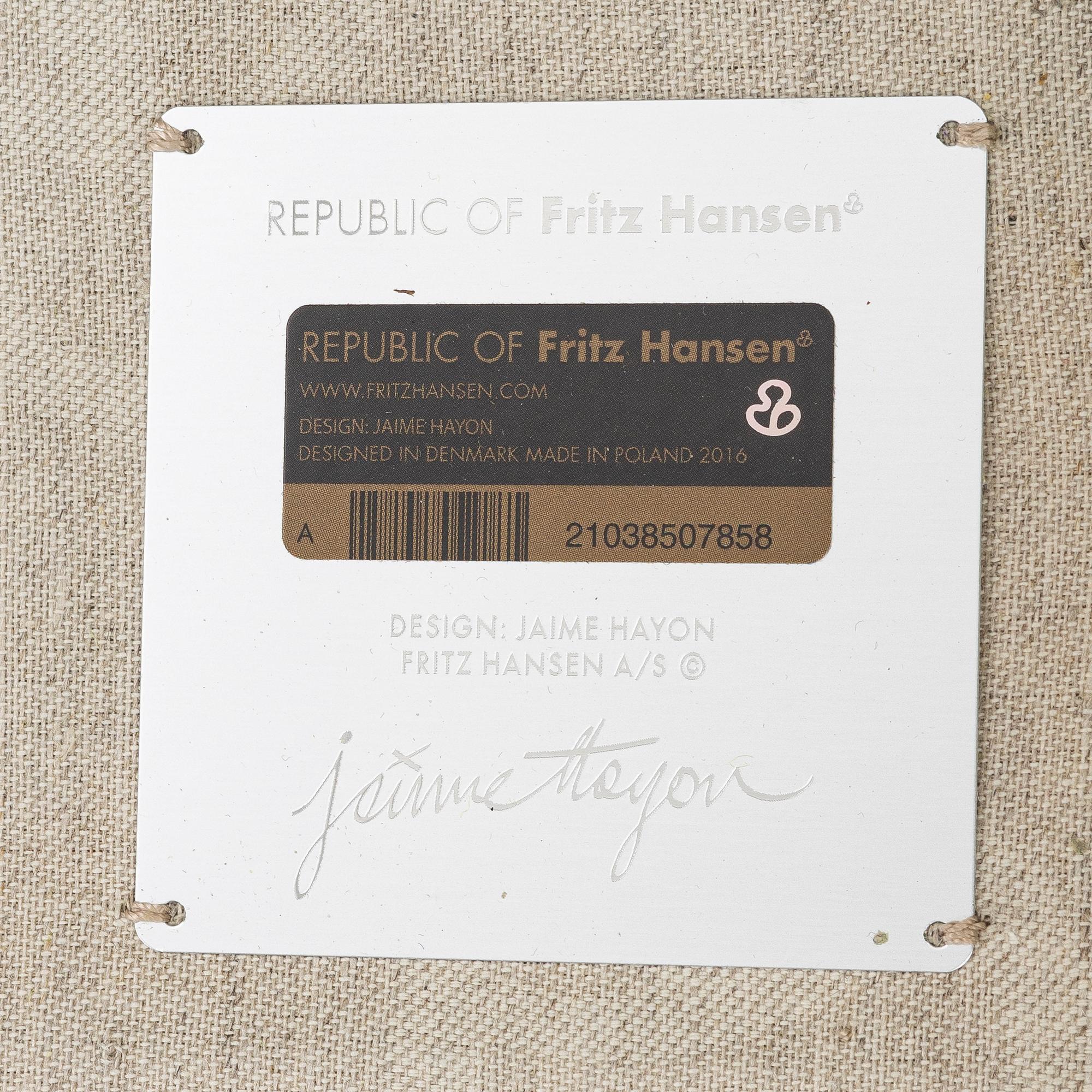 Jaime Hayon, fåtöljer, ett par, "Ro JH1", Republic of Fritz Hansen, 2016.