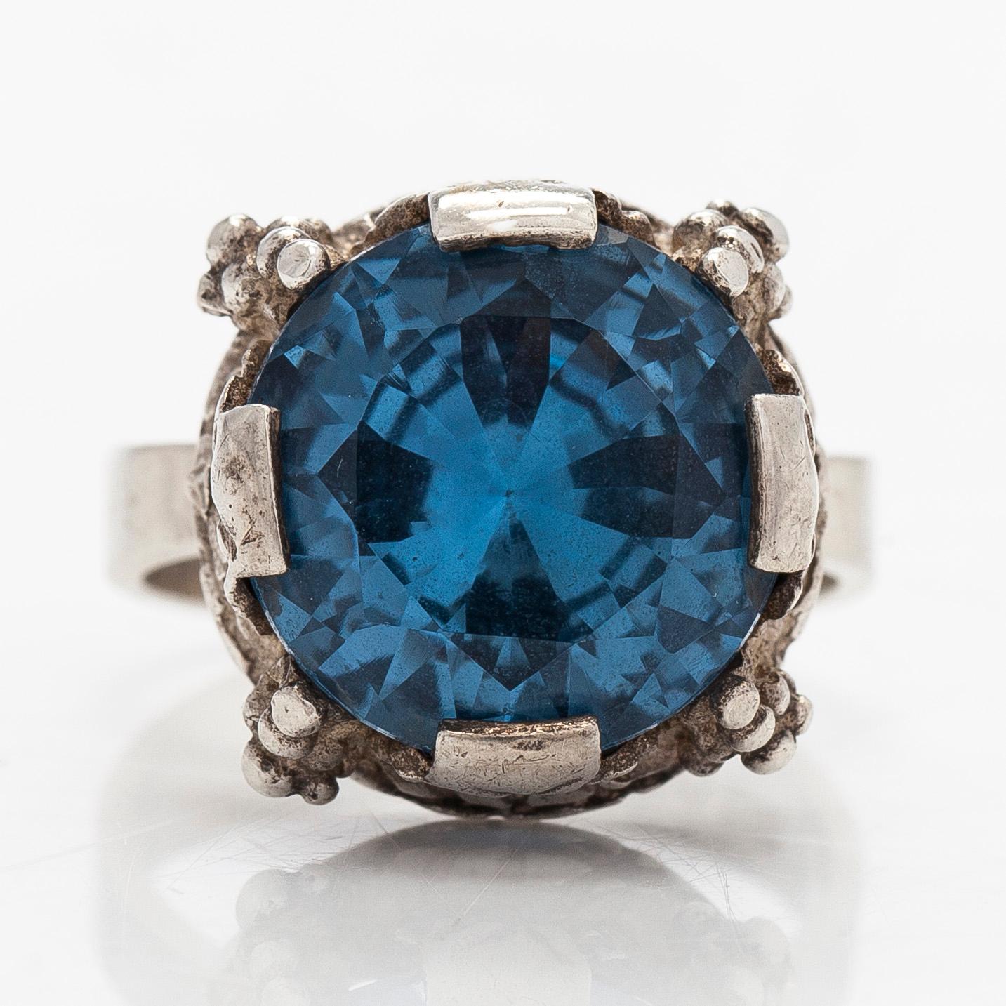 Martti Viikinniemi, ring, fasettslipad syntetisk spinel,  silver, Heinola 1968.