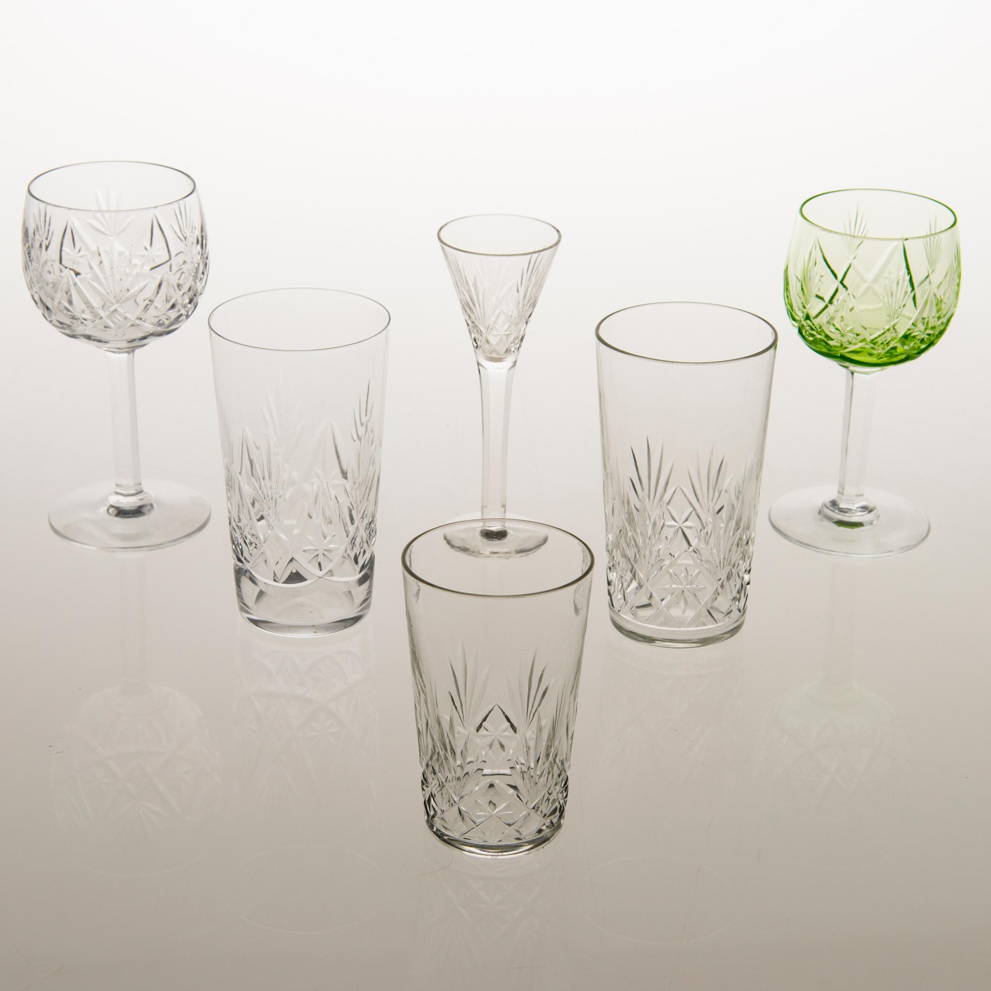 GLASSERVISDELAR, 37 st, "Yrjö", 17 st, och "Aino" 20 st, Riihimäen Lasi.