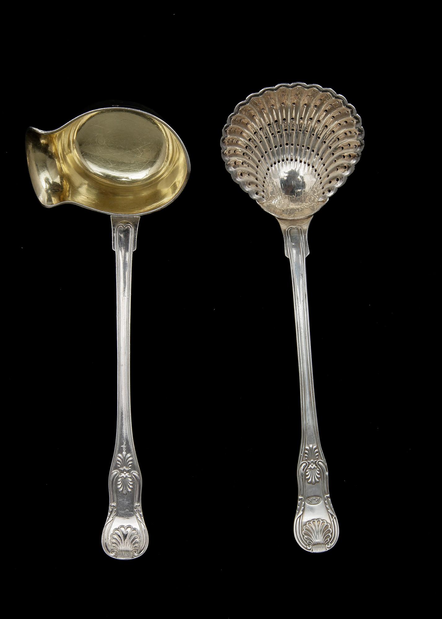PARTI BESTICK, 17 delar, silver, "Engelsk snäck", mest Zethelius i Stockholm. Mest 1840-50-tal. Tot ca 1100 gram.