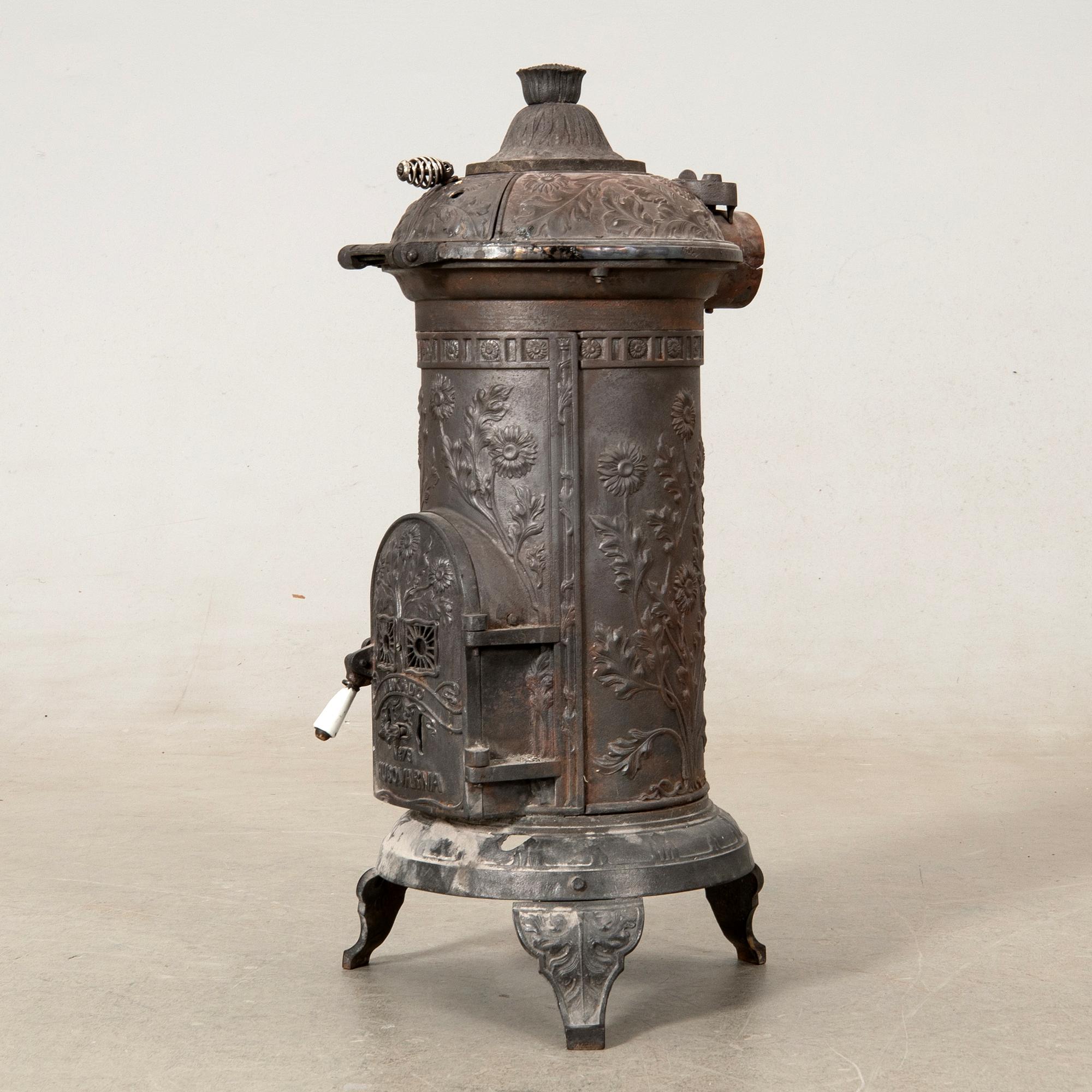 Kamin No 79 "Mikado" of cast iron, Husqvarna early 20th century.