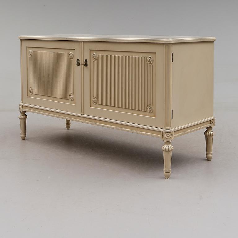 SIDEBOARD, gustaviansk stil, 1900-talets andra hälft.