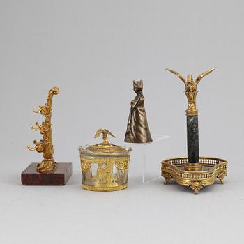 PRYDNADSFÖREMÅL, 4 st, 1800/1900-tal.