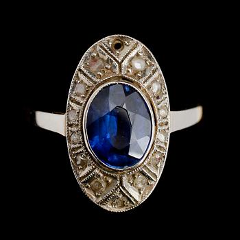 RINGAR, 2 st, 18 och 23 k, med blå och vita stenar. Total vikt ca 10 g.