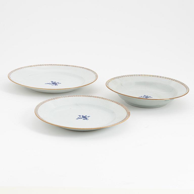 28 parts of a dining service, porcelain, China, Qing Dynasty, 18th century.