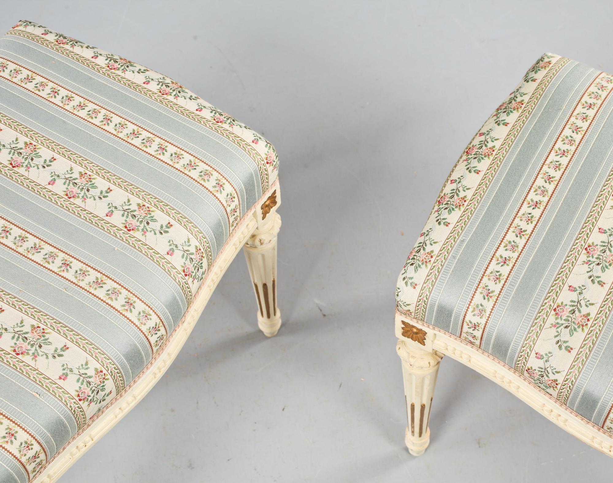 TABURETTER, 2 st, gustaviansk stil, 1900-tal.