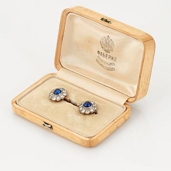 927. A PAIR OF EARRINGS in a box from FABERGÉ.