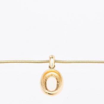 Necklace, 18k gold with opal.