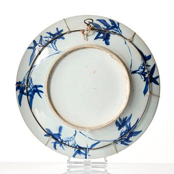 A blue and white dish, late Qing dynasty/circa 1900.