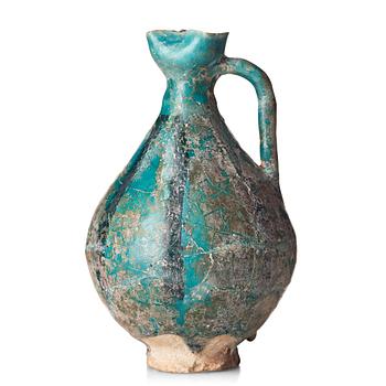 286. A EWER, pottery, Persia 13th century, probably 
Kashan, height ca 17,5 cm.