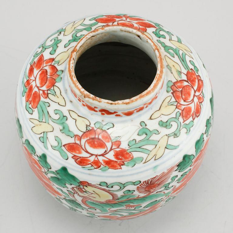 A porcelain jar, made in China, Transition, 17th Century.