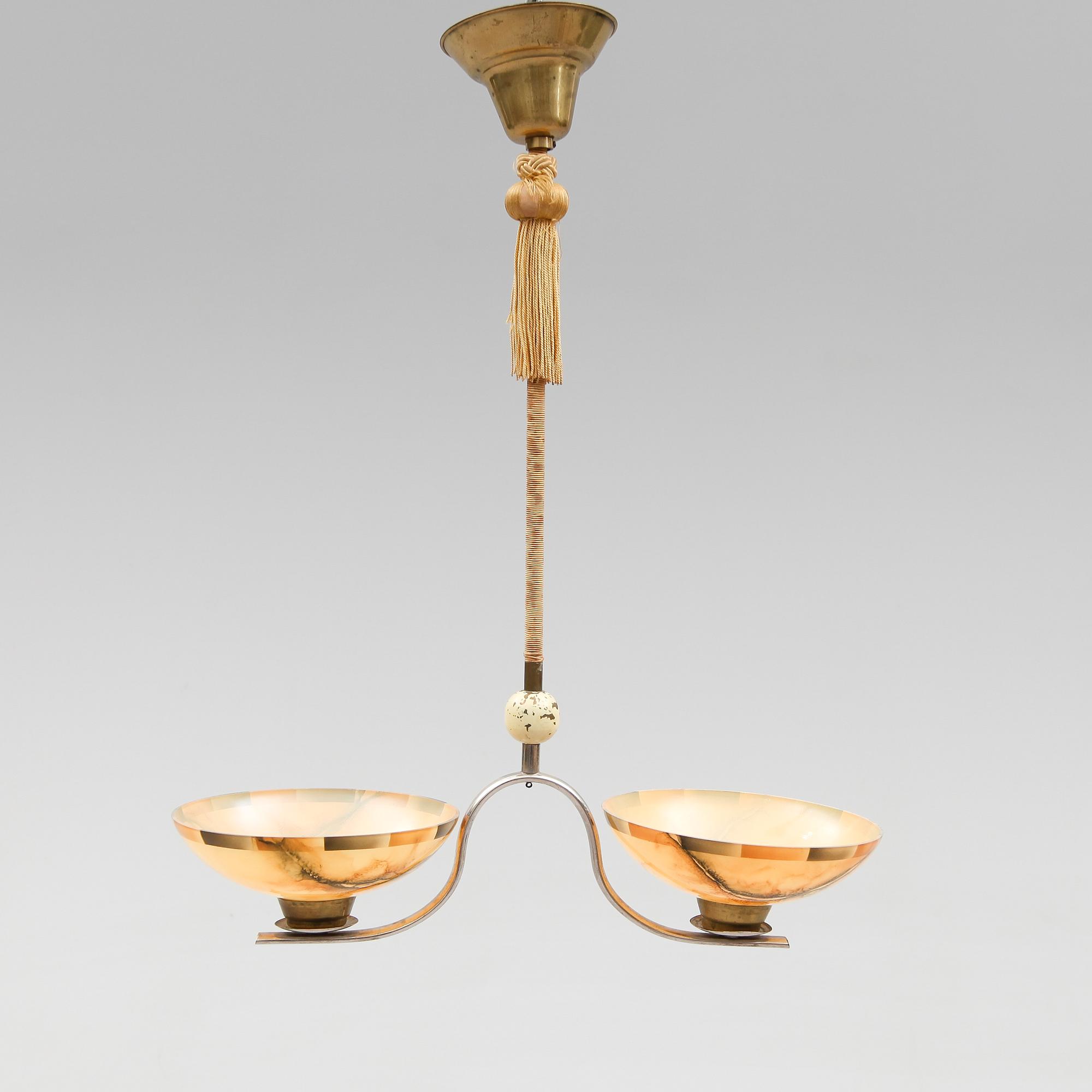 TAKLAMPA, 1900-talets första hälft. Höjd ca 63 cm.