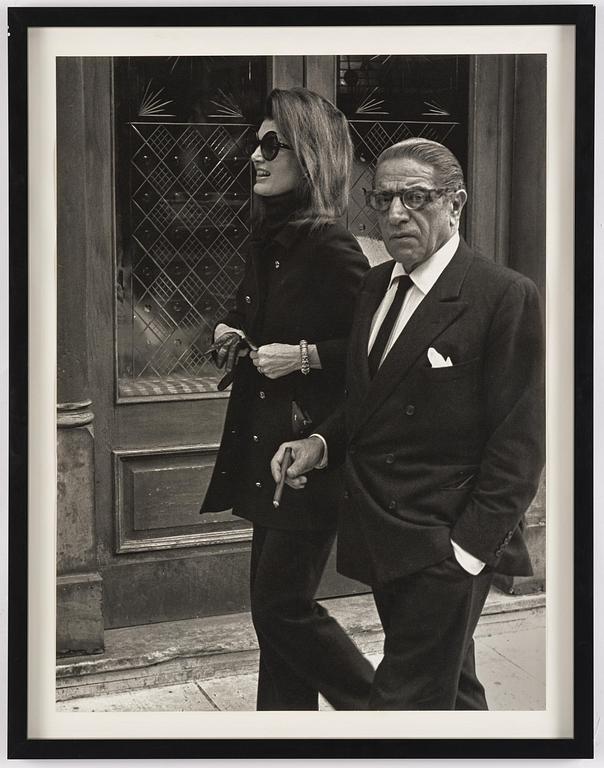 Ron Galella, "Jacqueline Kennedy and Aristotle Onassis at P.J. Clarke’s Restaurant, New York", 1971.