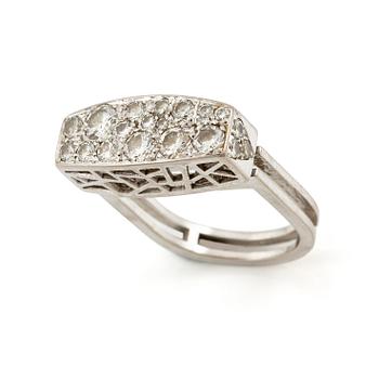 529. Rey Urban, ring 18K, vitguld med runda briljantslipade diamanter, Stockholm 1966.