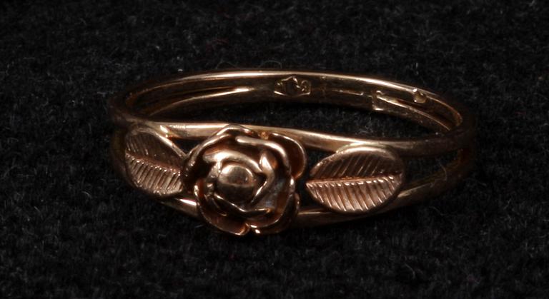 RINGAR, 5 st, 14K samt 18K guld. 16 gram.