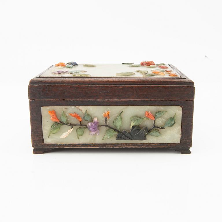 Box with lid, China, late Qing dynasty (1644-1911).