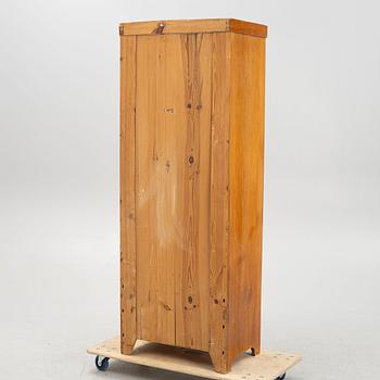 Klädskåp, jugend, 1900-talets början.