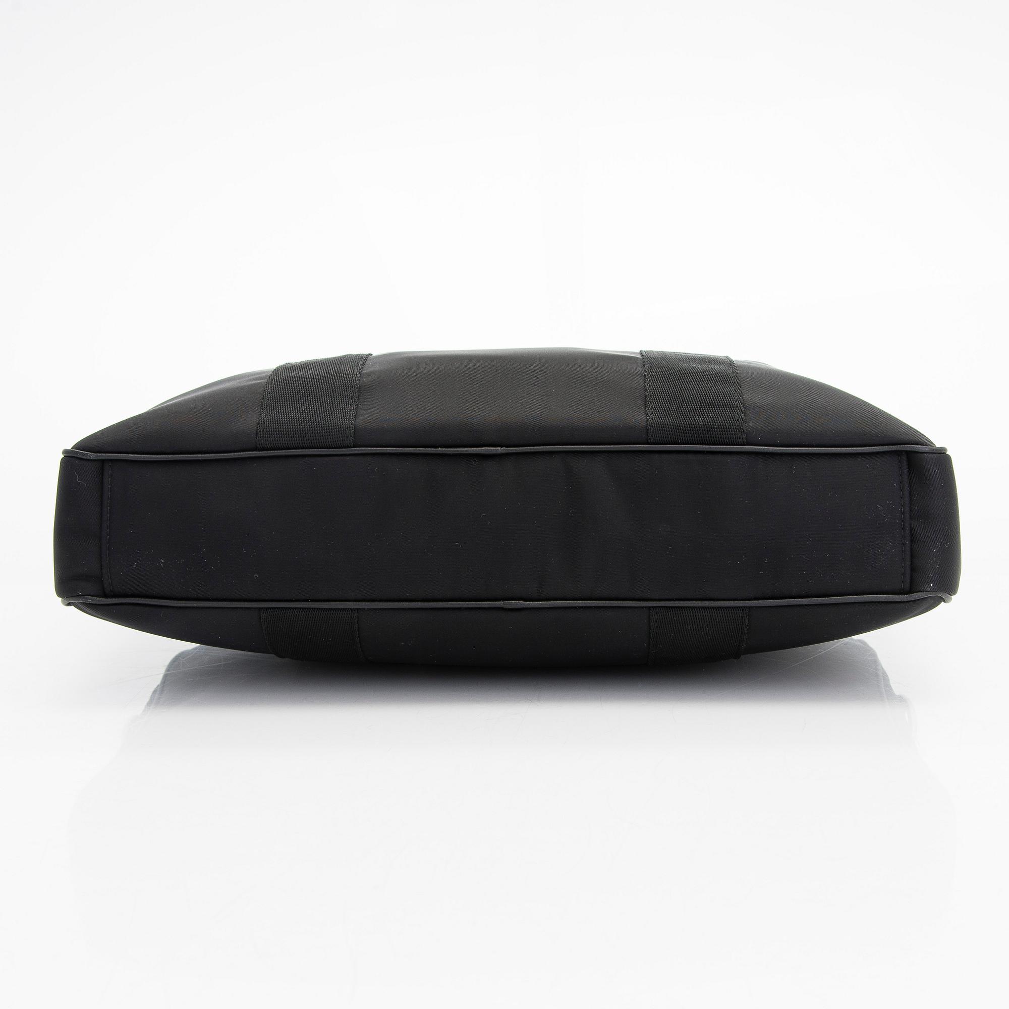 Dolce & Gabbana, portfölj/laptopväska och pouch/clutch.