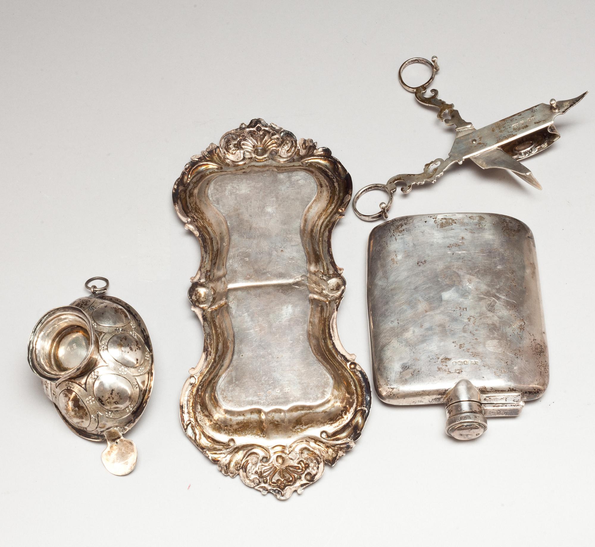 PARTI SILVER, 4 delar, Sverige och England, 18/1900-tal. Total vikt ca 418 g.