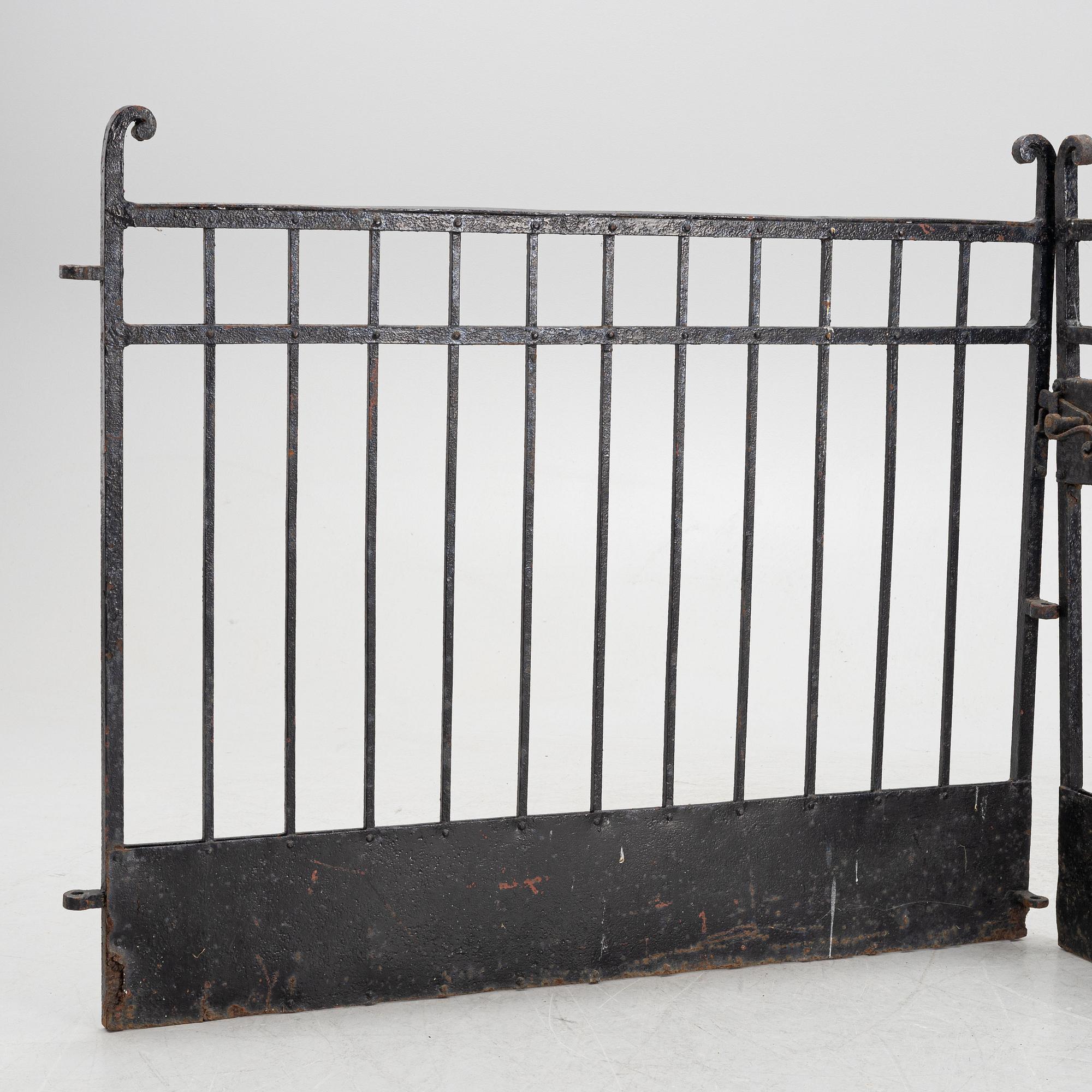 Grindar, ett par, 1900-talets första hälft.