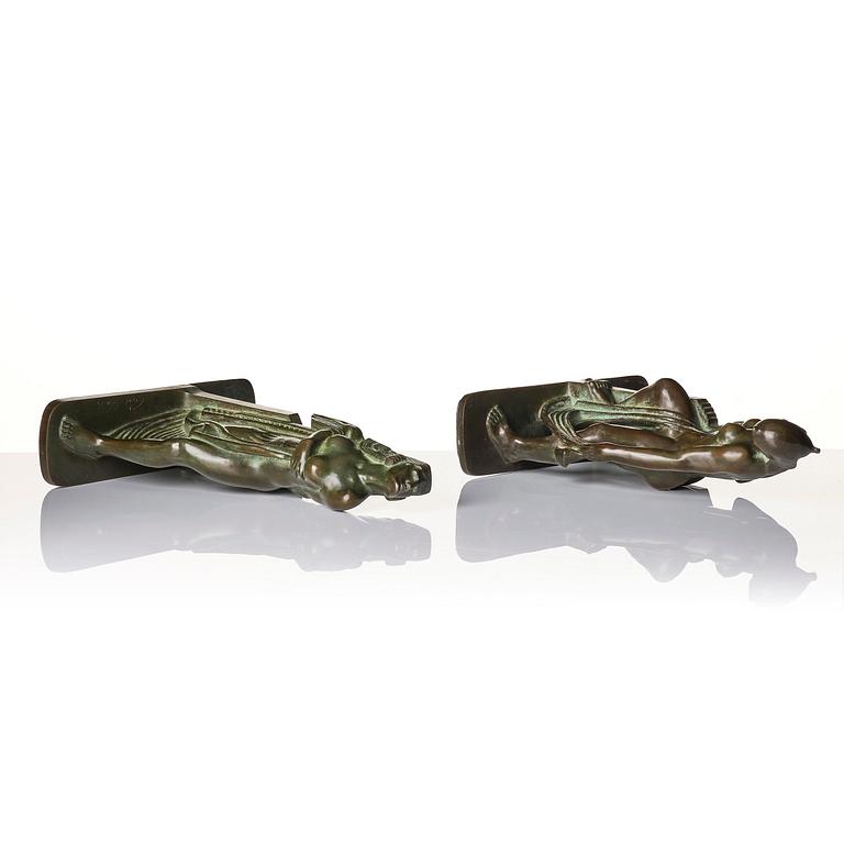 Axel Gute, a pair of Swedish Grace bronze bookends, Herman Bergman konstgjuteri, Stockholm 1920s.