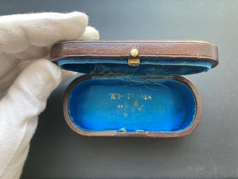 Gustaf Möllenborg, dosa, 18 K guld, rosenslipade diamanter, Stockholm 1877.