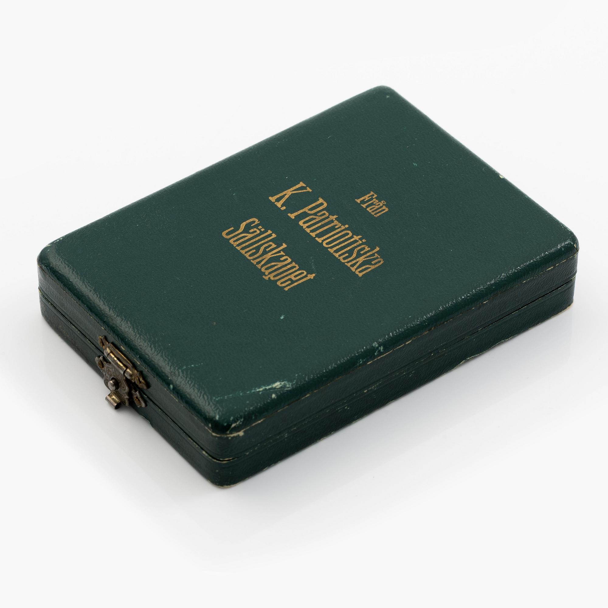 Gustav V, gold medal, Royal Patriotic Society, "for long-standing faithful service".