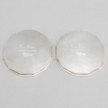 WIWEN NILSSON. Glasunderlägg, ett par, sterlingsilver, Lund 1972.
