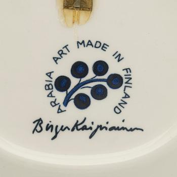 Birger Kaipiainen, A decorative ceramic dish, marked Birger Kaipiainen Arabia Art Made in Finland.