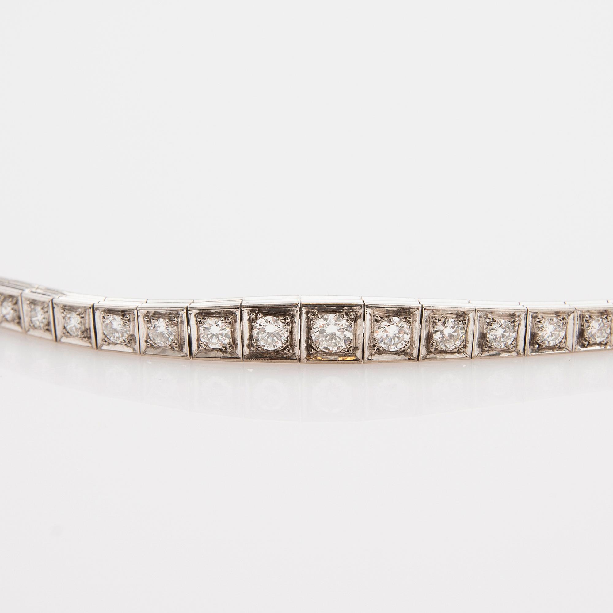 Bracelet, 18k white gold with brilliant-cut diamonds.