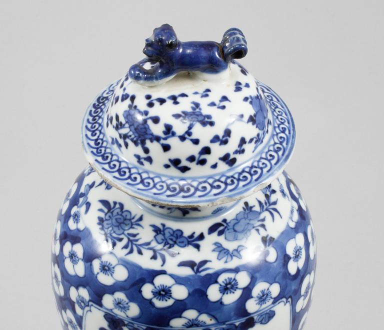 LOCKURNA, porslin, Kina, 1800-tal.