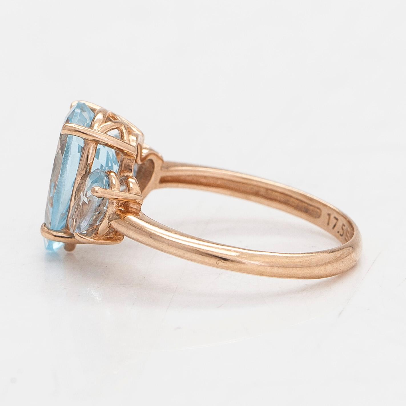 A 14K gold ring with topazes, Russia 2000-tal.