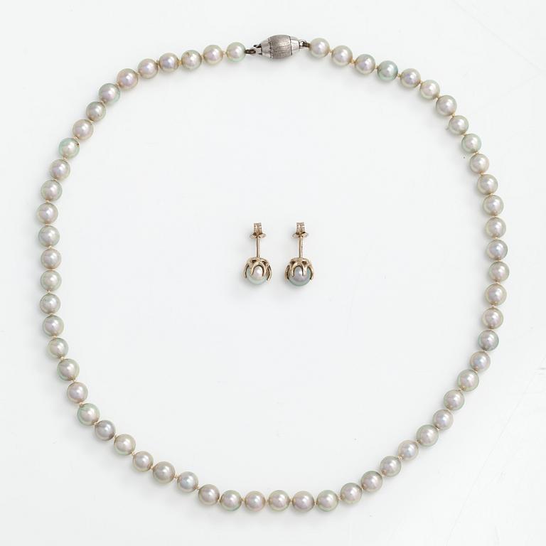 Helminauha ja korvakorut, 18K valkokultaa, hopeaa ja viljellyt helmet.