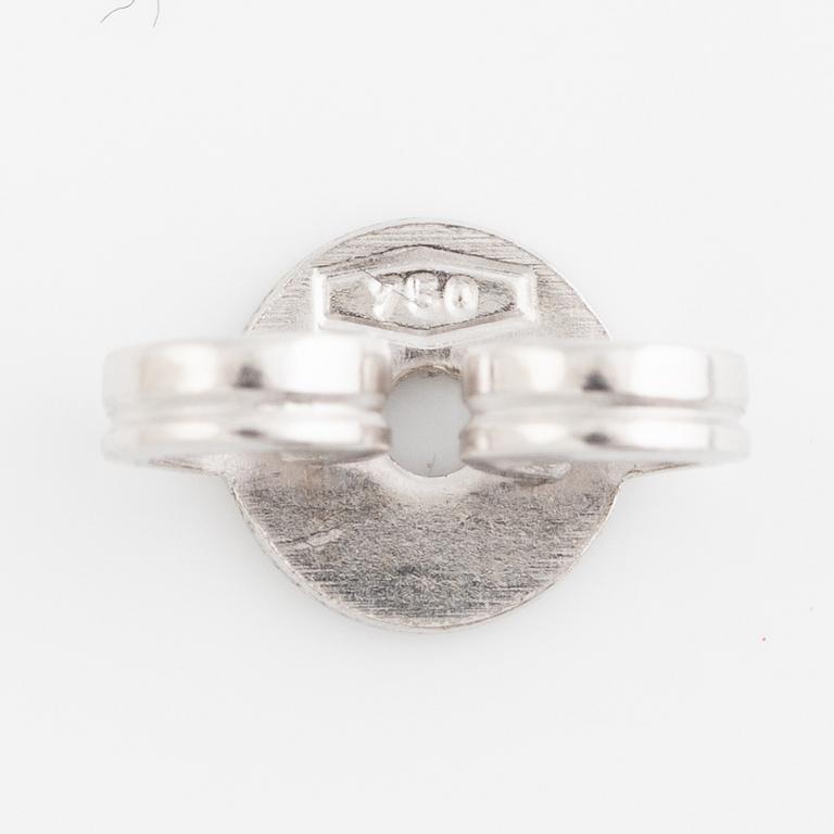 Earrings 18K white gold with colour-treated green brilliant-cut diamonds.