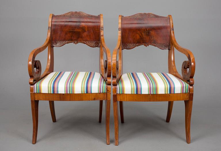 KARMSTOLAR, ett par, empire, Ryssland ca 1820-1830.