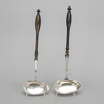 SOPPSLEVAR, 2 st, silver, Norrköping, 1800-tal. Tot vikt ca 256 gram.