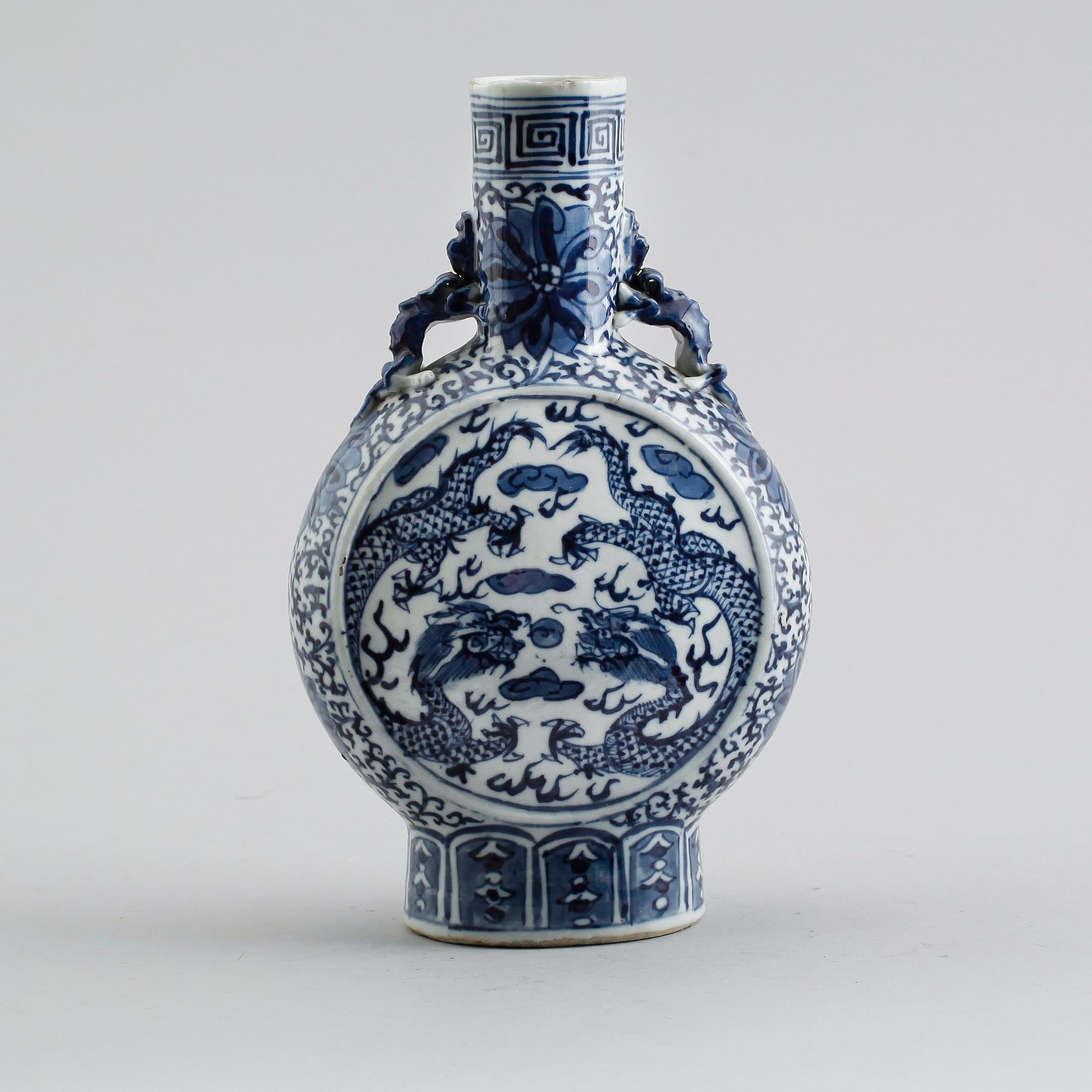PILGRIMSFLASKA, porslin, Kina, sannolikt 1800-tal.