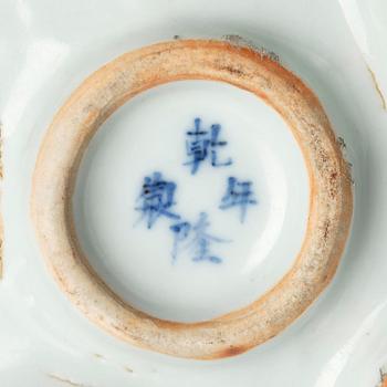 Tulpanvas, porslin. Qingdynastin, 1800-tal.