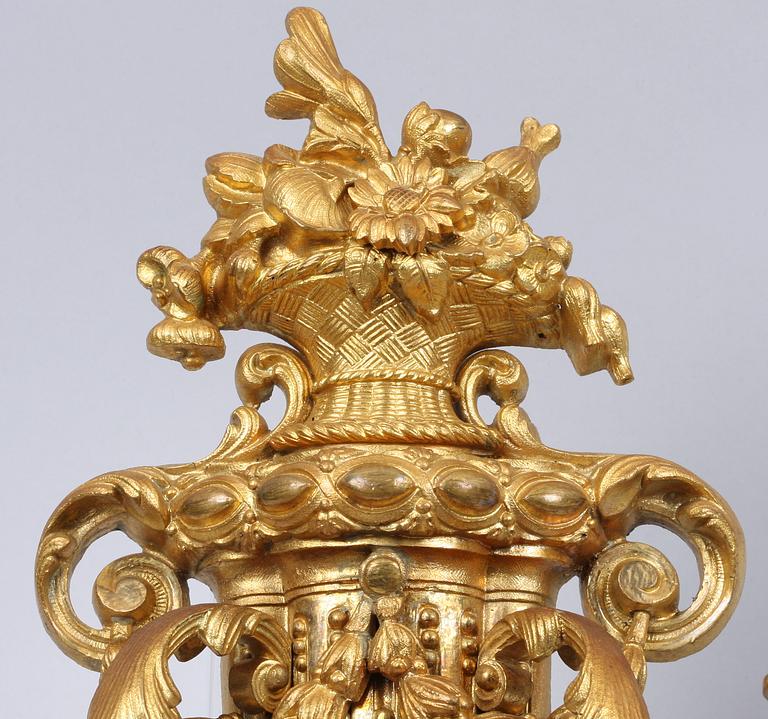 APPLIQUER, ett par.Mässing. Louis XVI-stil.