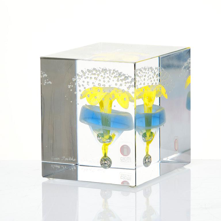 Oiva Toikka, a set of three cubic glass pieces, Nuutajärvi Finland 1989-2000.