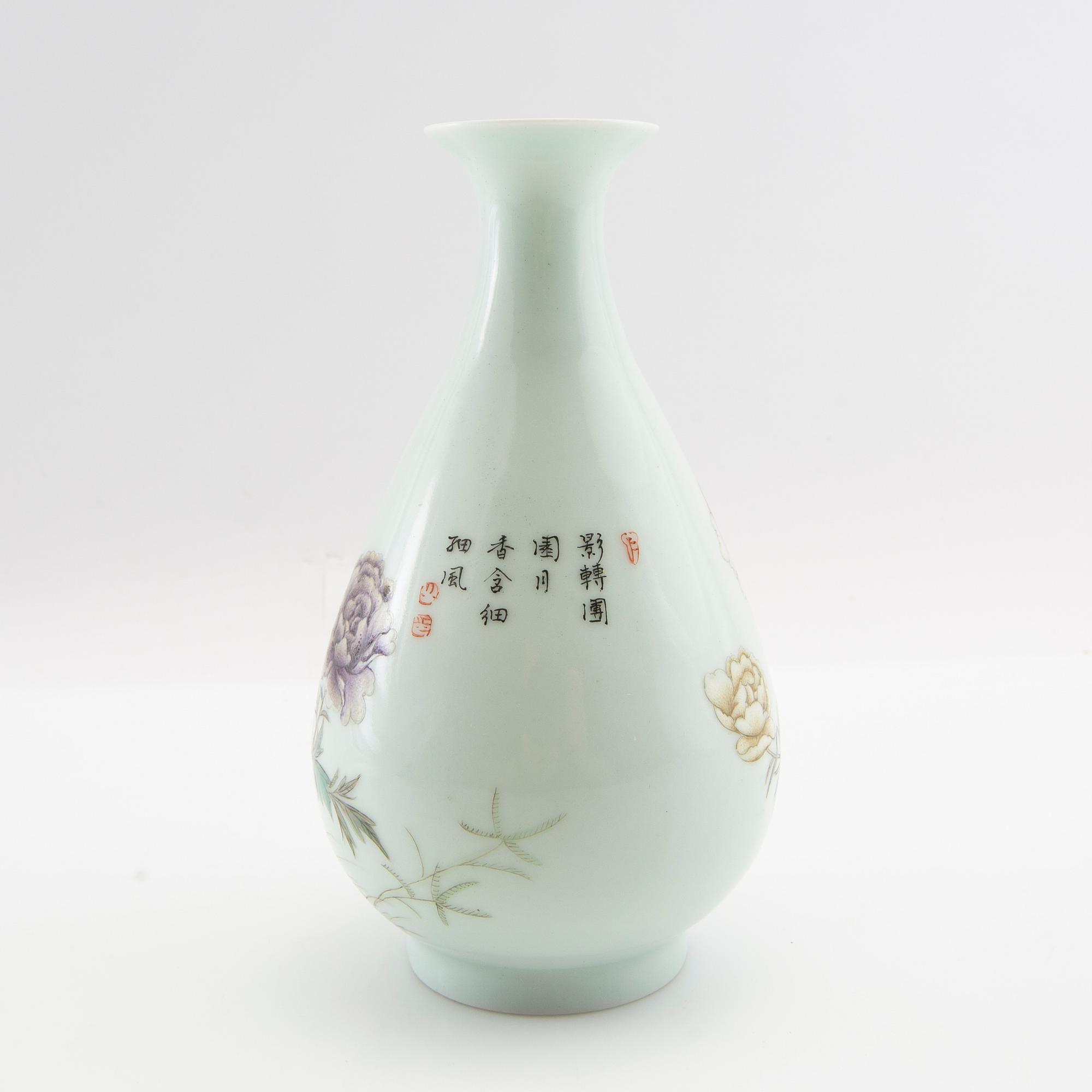 Vase China 20th century eggshell porcelain.