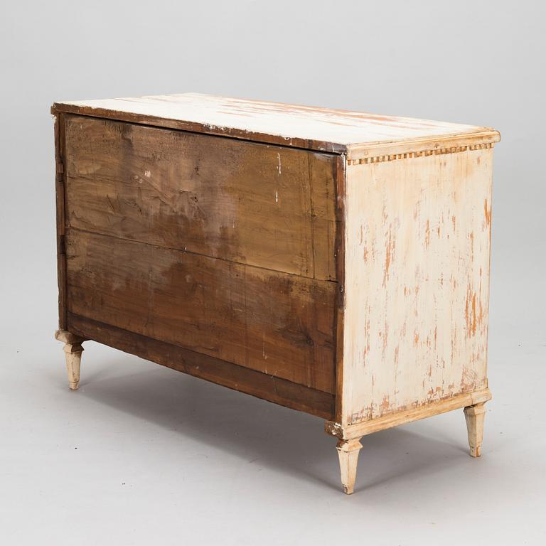 A late 18th century Gustavian chest of drawer.