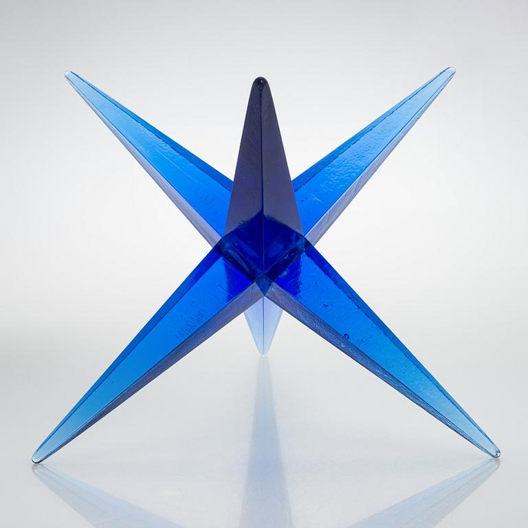Oiva Toikka, A glass sculpture 'Yö' (Night) Pro Arte, signed O. Toikka Nuutajärvi.