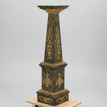 Piedestal, marmor, 1900-talets andra hälft.