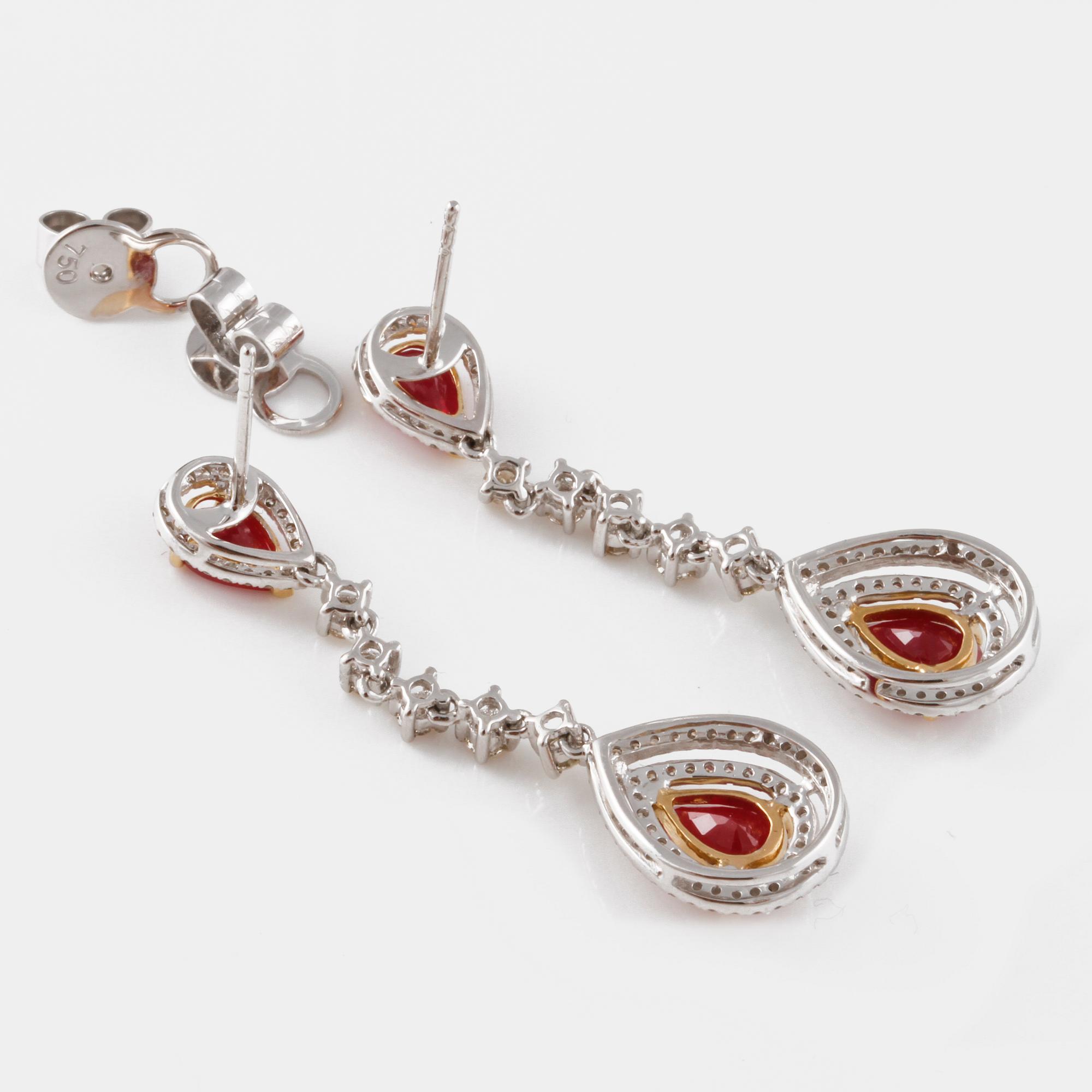ÖRHÄNGEN, 18K vitguld med briljantslipade diamanter ca 0.83 ct samt fasettslipade rubiner ca 2.98 ct. Vikt 5,3 gram.